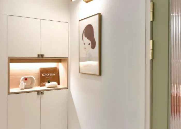 Opening Special, Lona Ku, Subway Station 5 Minutes, Stylish Design